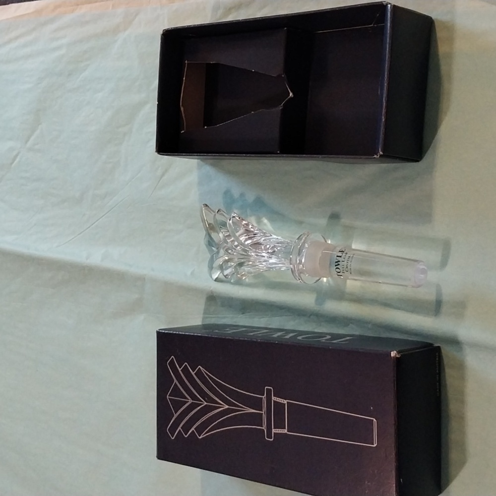 Towle lead crystal bottle stopper